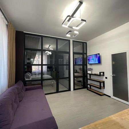 Vel Люкс Appartement Tsjernivsi Buitenkant foto