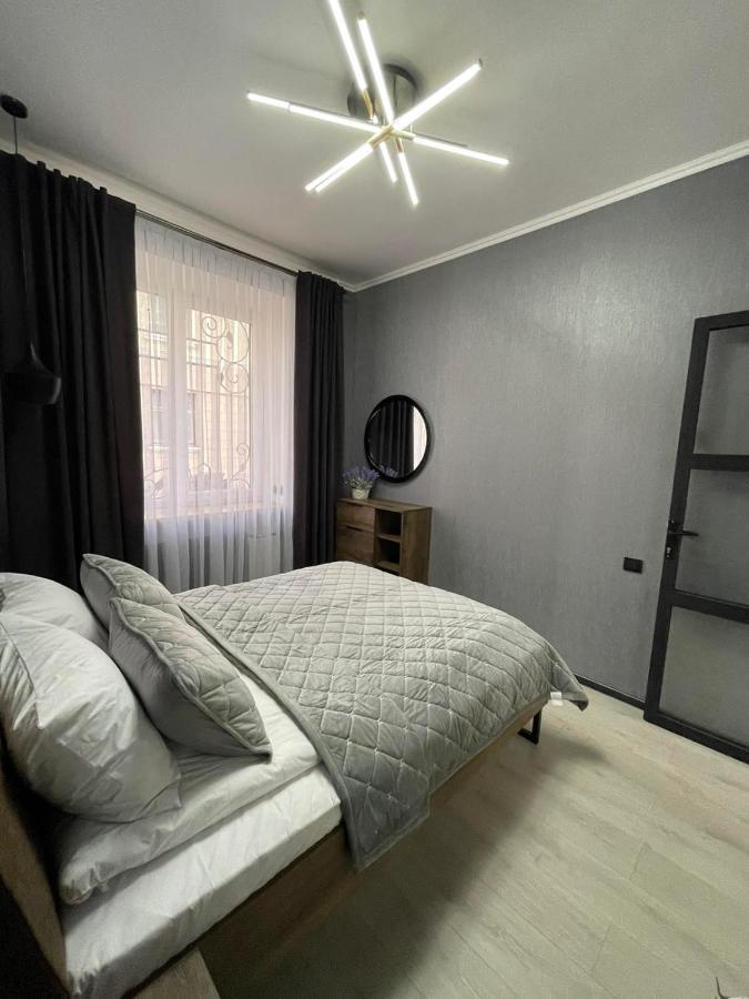 Vel Люкс Appartement Tsjernivsi Buitenkant foto