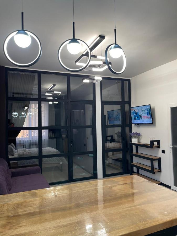 Vel Люкс Appartement Tsjernivsi Buitenkant foto