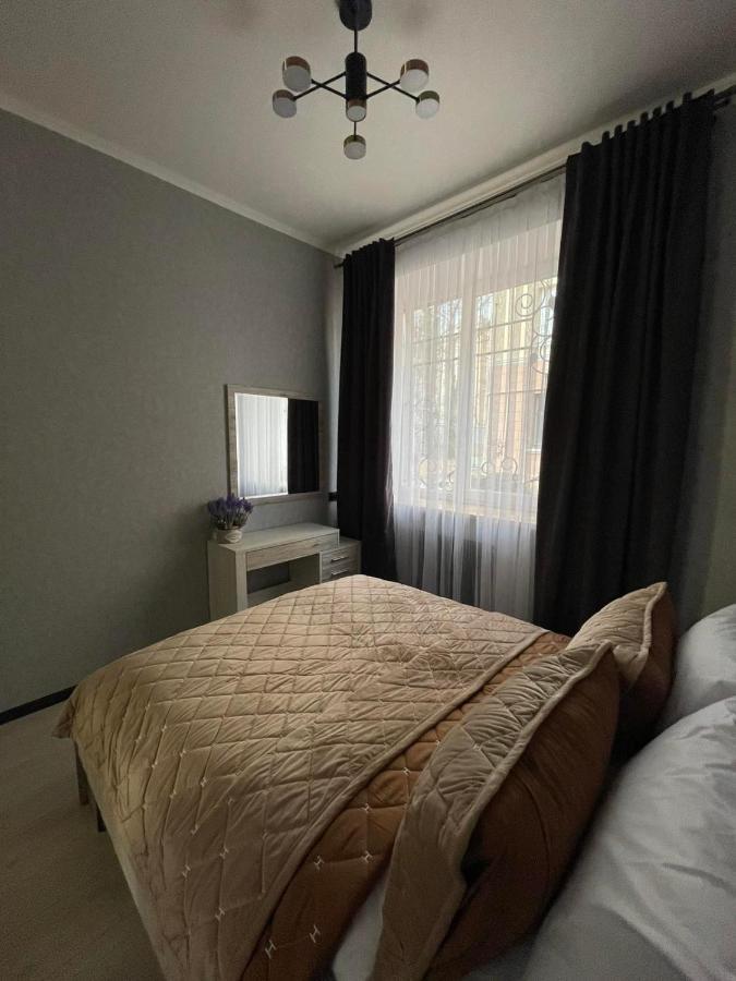 Vel Люкс Appartement Tsjernivsi Buitenkant foto
