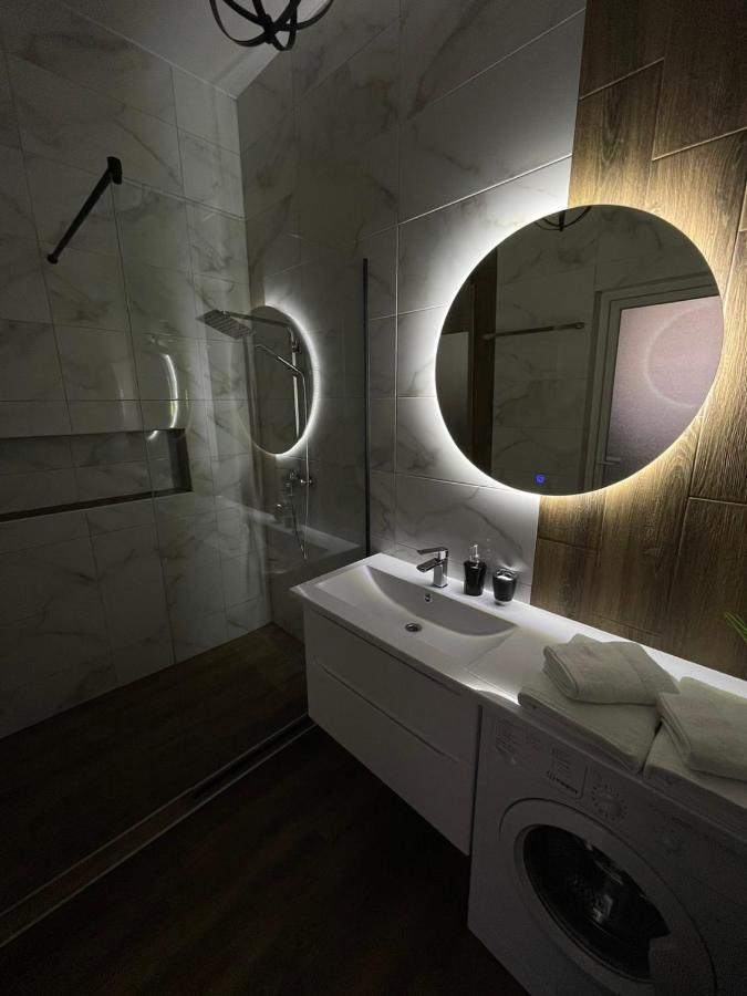 Vel Люкс Appartement Tsjernivsi Buitenkant foto