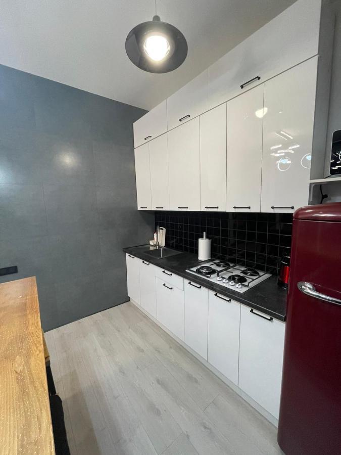 Vel Люкс Appartement Tsjernivsi Buitenkant foto