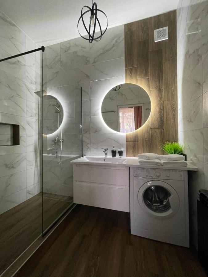 Vel Люкс Appartement Tsjernivsi Buitenkant foto