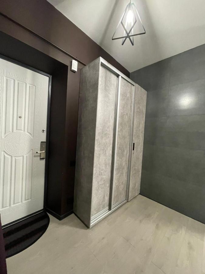 Vel Люкс Appartement Tsjernivsi Buitenkant foto