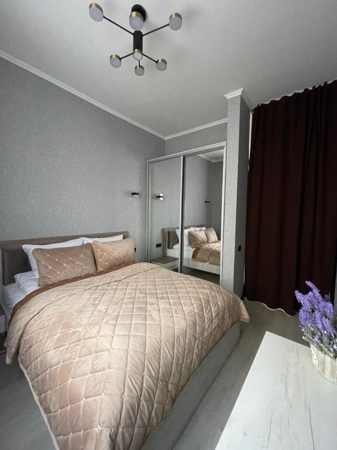 Vel Люкс Appartement Tsjernivsi Buitenkant foto